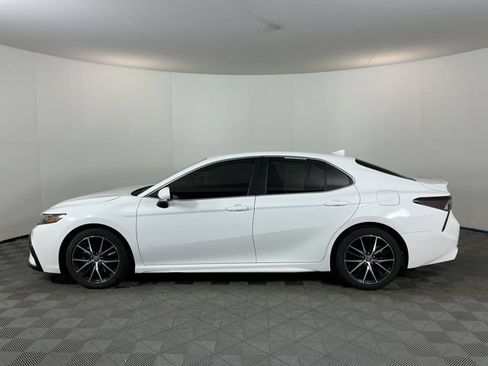 Used 2023 Toyota Camry SE FWD image 8