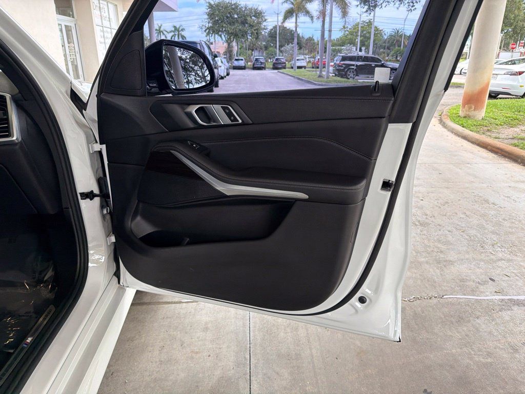 Used 2021 BMW X5 xDrive40i w/ M Sport Package AWD/4WD image 30
