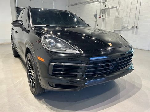 Used 2023 Porsche Cayenne AWD/4WD image 10
