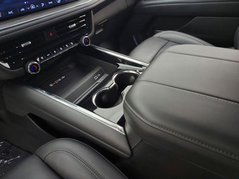 Used 2025 Chevrolet Tahoe LT image 11