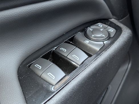 Used 2024 Chevrolet Equinox Premier image 21