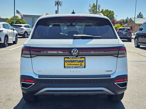 New 2026 Volkswagen Taos SE AWD/4WD image 5