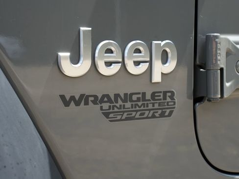 Used 2018 Jeep Wrangler Unlimited Sport S AWD/4WD image 18