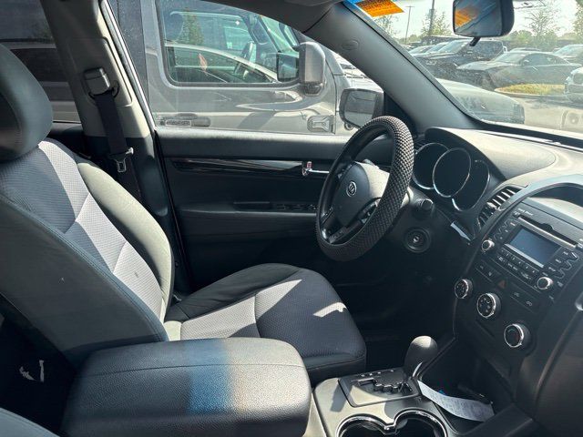 Used 2013 Kia Sorento LX AWD/4WD image 16