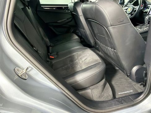 Used 2021 Porsche Macan image 17