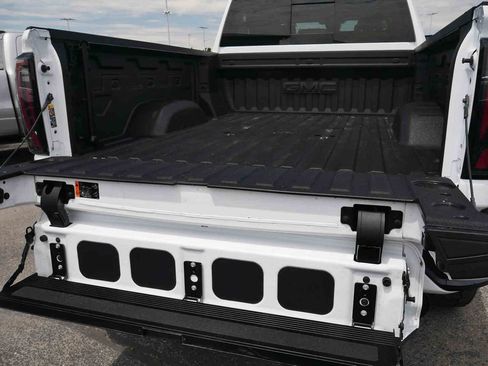 Used 2025 GMC Sierra 3500 AT4 w/ AT4 Premium Plus Package AWD/4WD image 11