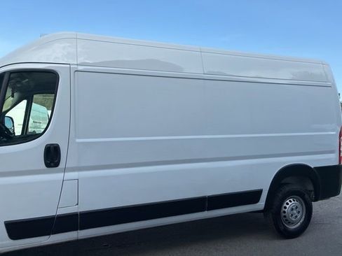 Used 2024 RAM ProMaster 2500 w/ Convenience Group image 4