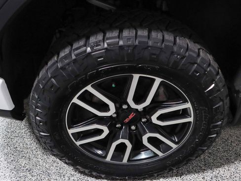 Used 2025 GMC Sierra 1500 AT4 w/ AT4 Preferred Package AWD/4WD image 11