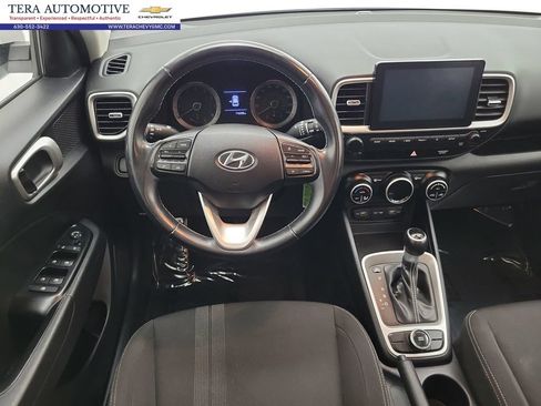 Used 2022 Hyundai Venue SEL FWD image 11