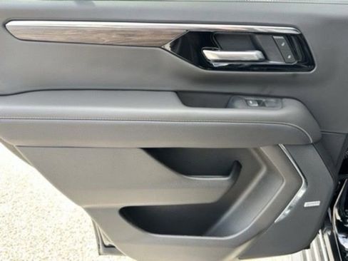 New 2025 Chevrolet Suburban Premier image 16