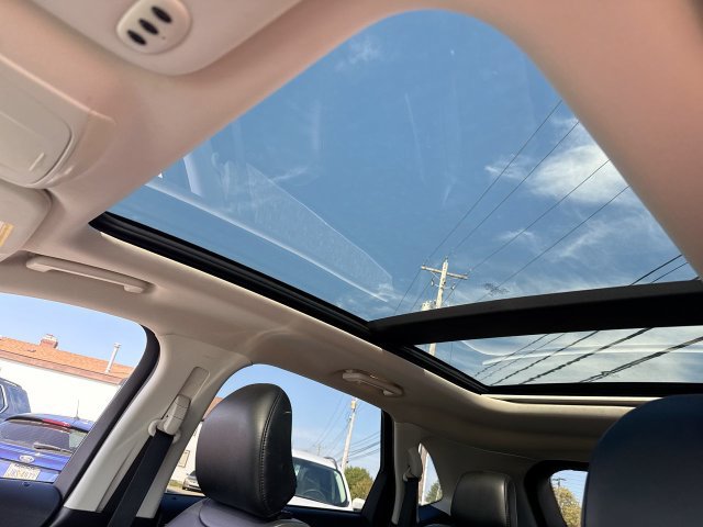 Used 2018 Ford Edge SEL w/ Equipment Group 201A FWD image 22