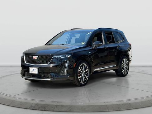 Used 2025 Cadillac XT6 Sport w/ LPO, Floor Liner Package AWD/4WD image 3