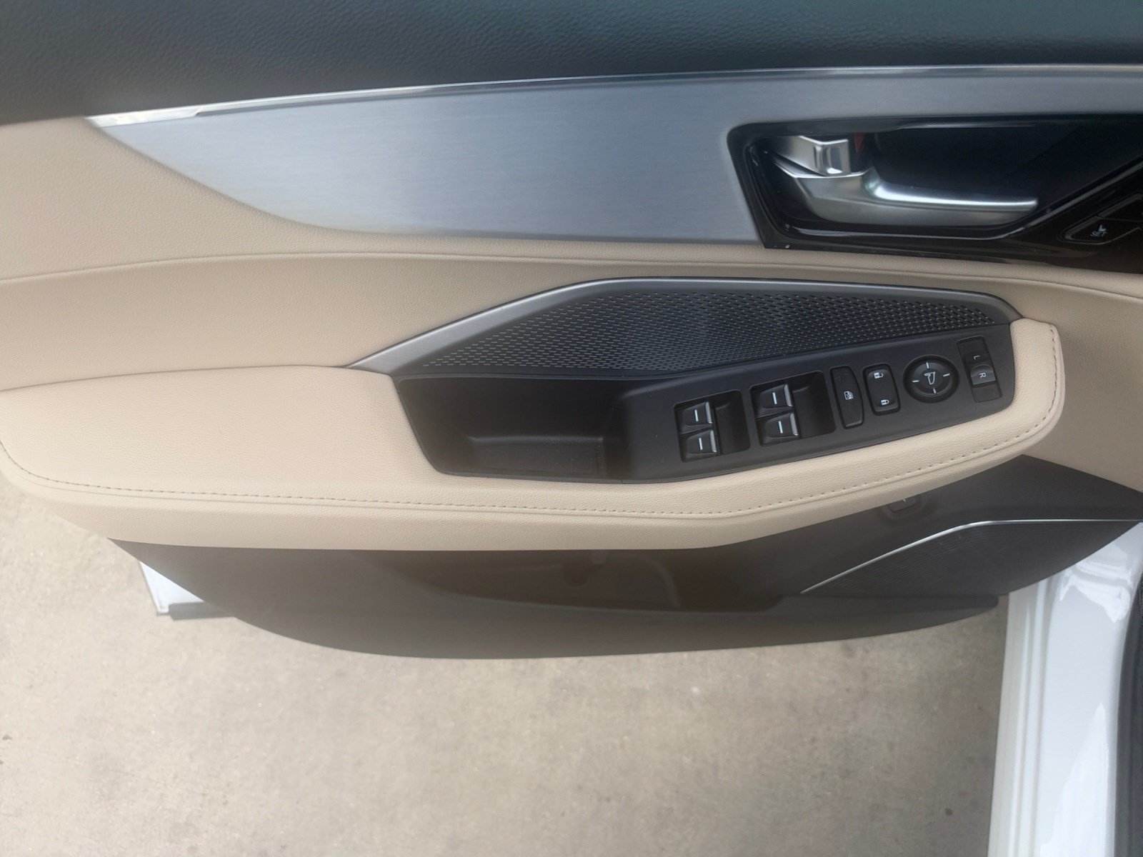 Used 2026 Acura MDX SH-AWD image 11