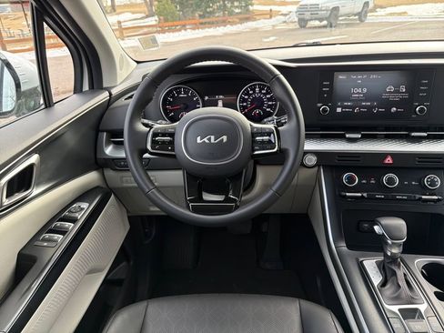 Used 2024 Kia Carnival LX image 19