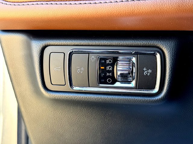 Used 2023 Lincoln Aviator Reserve w/ Equipment Group 201A RWD image 14