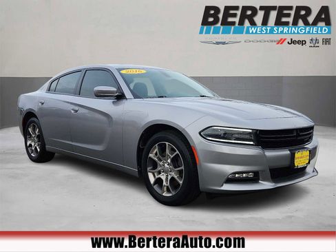 Used 2016 Dodge Charger SXT image 1