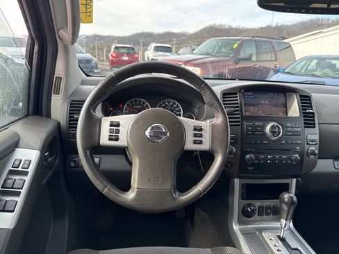 Used 2011 Nissan Pathfinder SV image 14