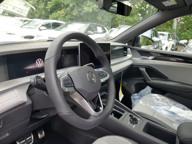 New 2026 Volkswagen Tiguan SE R-Line FWD image 18