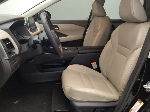 Used 2023 Nissan Rogue SV w/ SV Premium B Package FWD image 17