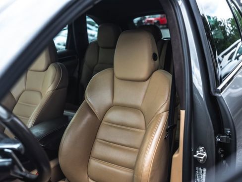 Used 2016 Porsche Cayenne GTS AWD/4WD image 17
