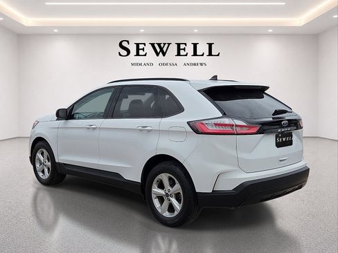 Used 2021 Ford Edge SE FWD image 3