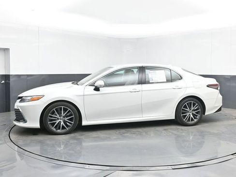 Used 2022 Toyota Camry XLE FWD image 6