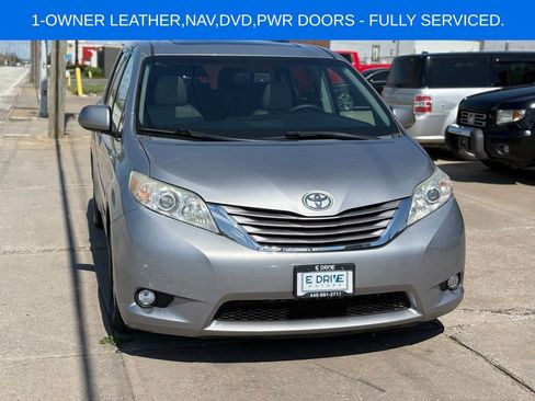 Used 2015 Toyota Sienna XLE Premium FWD image 4