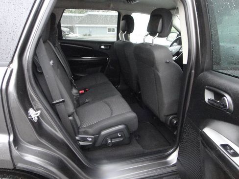 Used 2017 Dodge Journey SE w/ Flexible Seating Group FWD image 13