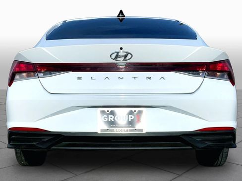 Used 2021 Hyundai Elantra SE FWD image 5