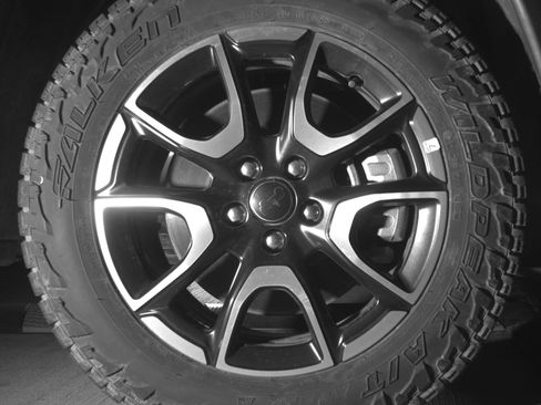 Used 2025 Jeep Compass Trailhawk AWD/4WD image 13