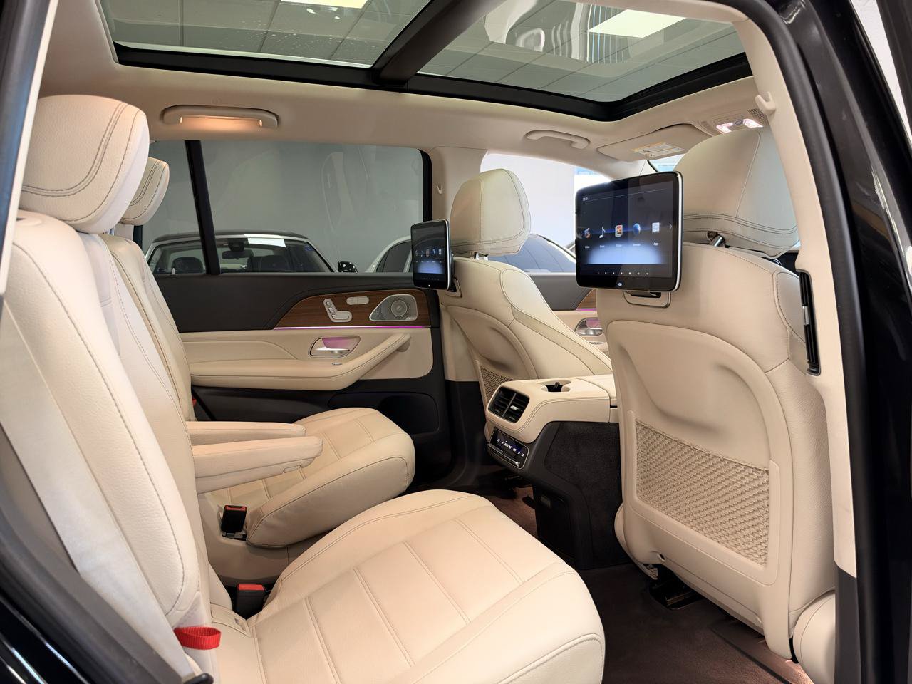 Used 2020 Mercedes-Benz GLS 450 4MATIC image 27