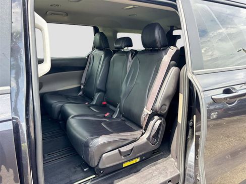 Used 2025 Kia Carnival FWD image 24