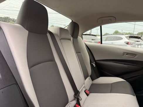 Used 2025 Toyota Corolla LE FWD image 30