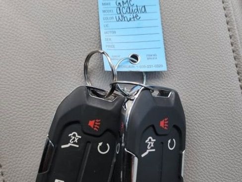 Used 2023 GMC Acadia SLT w/ Technology Package image 36