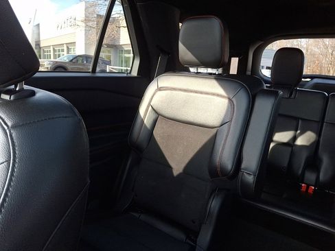 Certified 2022 Ford Explorer ST-Line image 18
