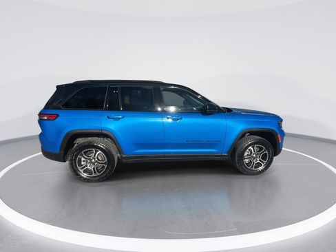 Used 2022 Jeep Grand Cherokee Trailhawk w/ Luxury Tech Group III image 23