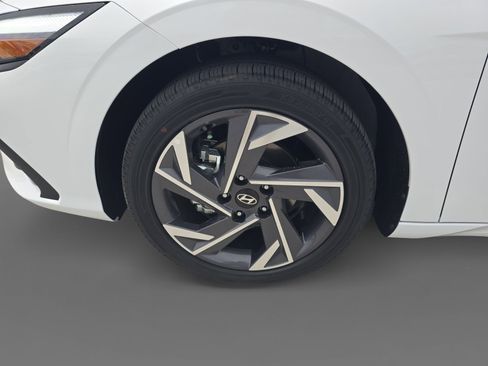 New 2026 Hyundai Elantra Limited image 9