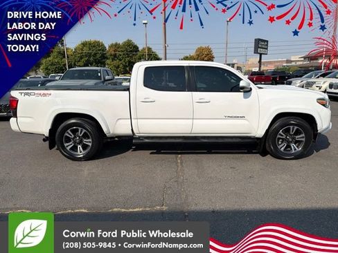 Used 2019 Toyota Tacoma TRD Sport AWD/4WD image 4