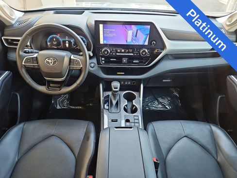Used 2023 Toyota Highlander Platinum FWD image 14
