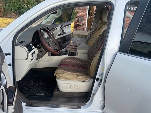 Used 2010 Lexus GX 460 image 10