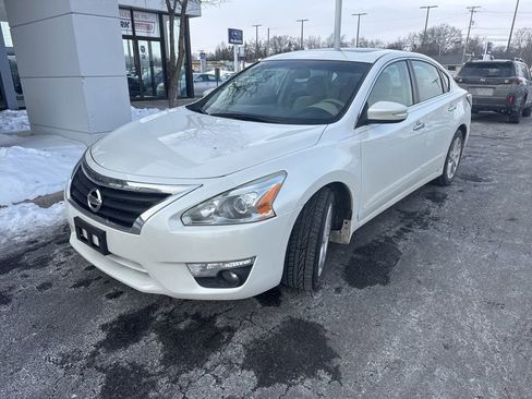 Used 2014 Nissan Altima 2.5 SV w/ Convenience Package image 2