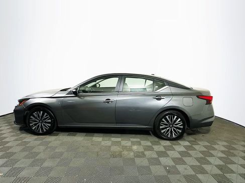 Used 2025 Nissan Altima 2.5 SV FWD image 5