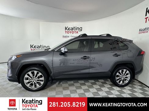 Used 2021 Toyota RAV4 XLE Premium image 8