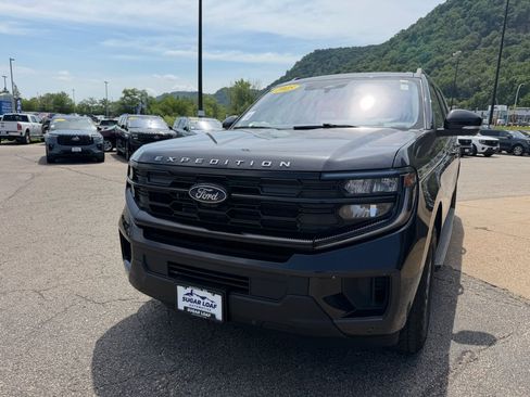 Used 2025 Ford Expedition Max Active AWD/4WD image 2