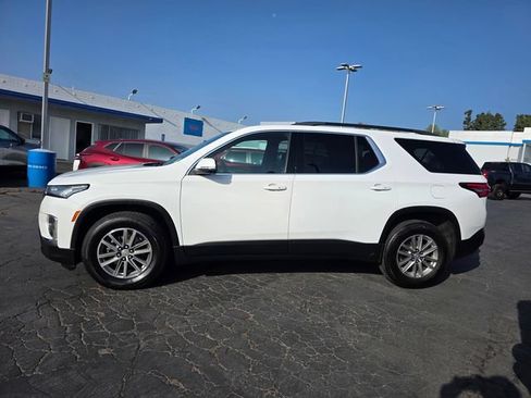 Used 2023 Chevrolet Traverse LT FWD image 4