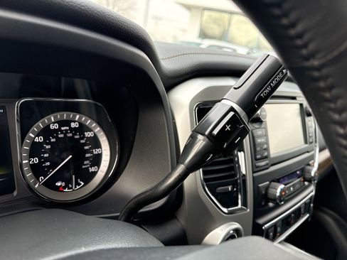 Used 2017 Nissan Titan SL image 21