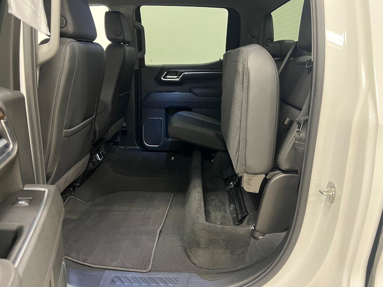 Used 2026 GMC Sierra 1500 SLT RWD image 33