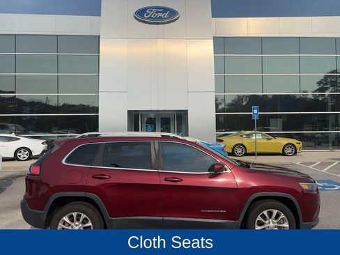 Used 2019 Jeep Cherokee Latitude w/ Popular Appearance Group FWD image 2