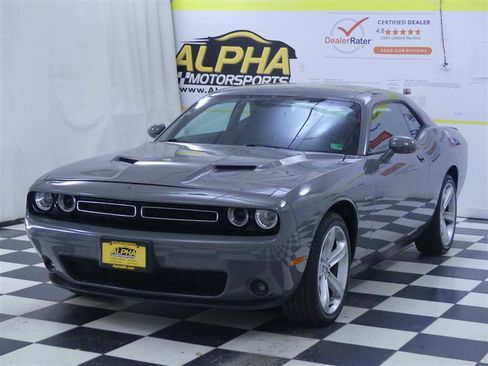 Used 2017 Dodge Challenger R/T image 5
