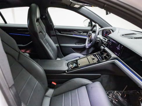 Used 2025 Porsche Panamera image 18